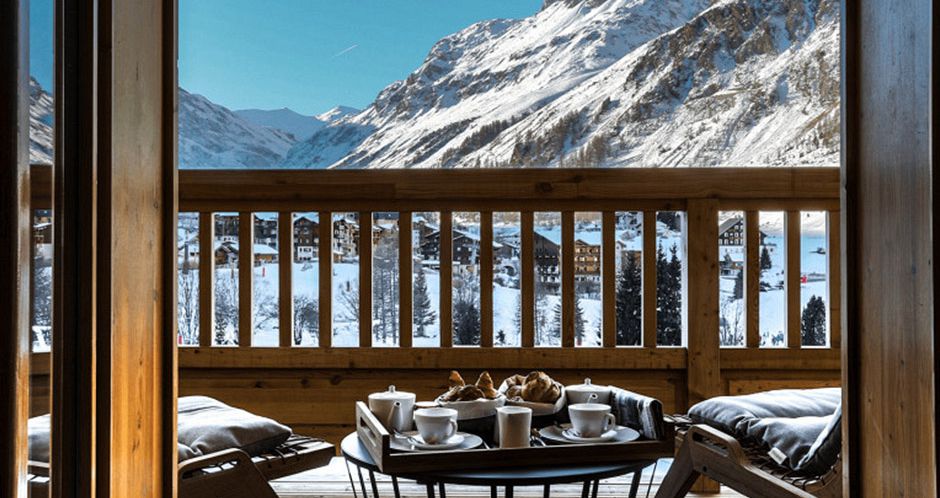 The perfect spot for an after-ski drink. Photo: Le Yule - image_6